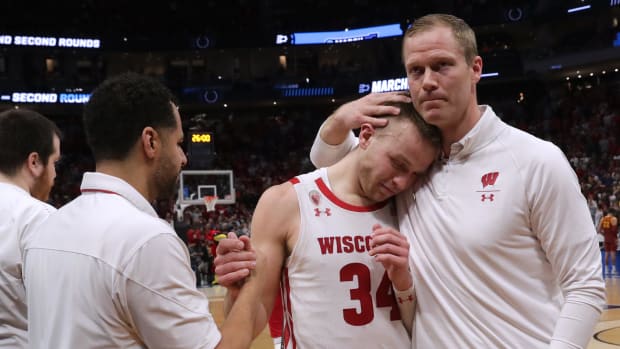 Wisconsin assistant coach Joe Krabbenhoft consoling senior guard Brad Davison after an NCAA Tournament loss. (Credit: Mark Hoffman / Milwaukee Journal Sentinel / USA TODAY NETWORK)